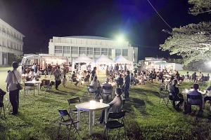 来場者でにぎわう旧宮田小学校