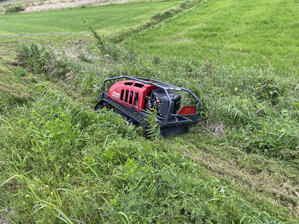 ラジコン草刈り機