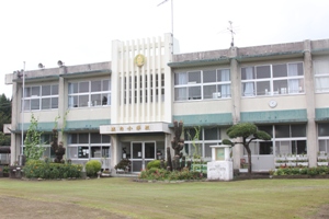 城内小学校外観