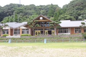 神山小学校外観